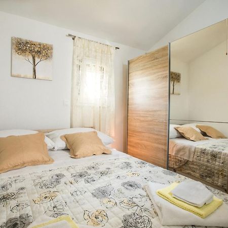 Apartments Essentia Podstrana Bagian luar foto