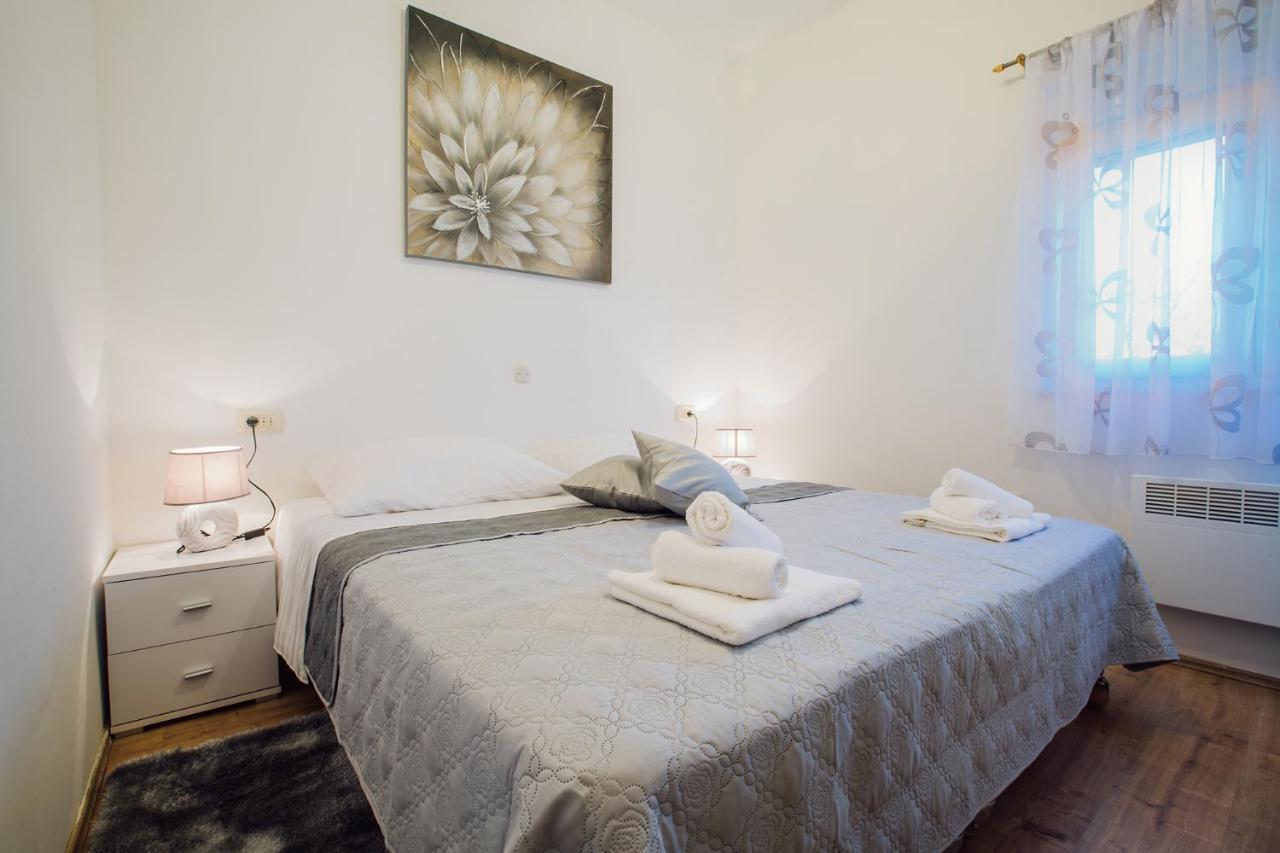 Apartments Essentia Podstrana Bagian luar foto