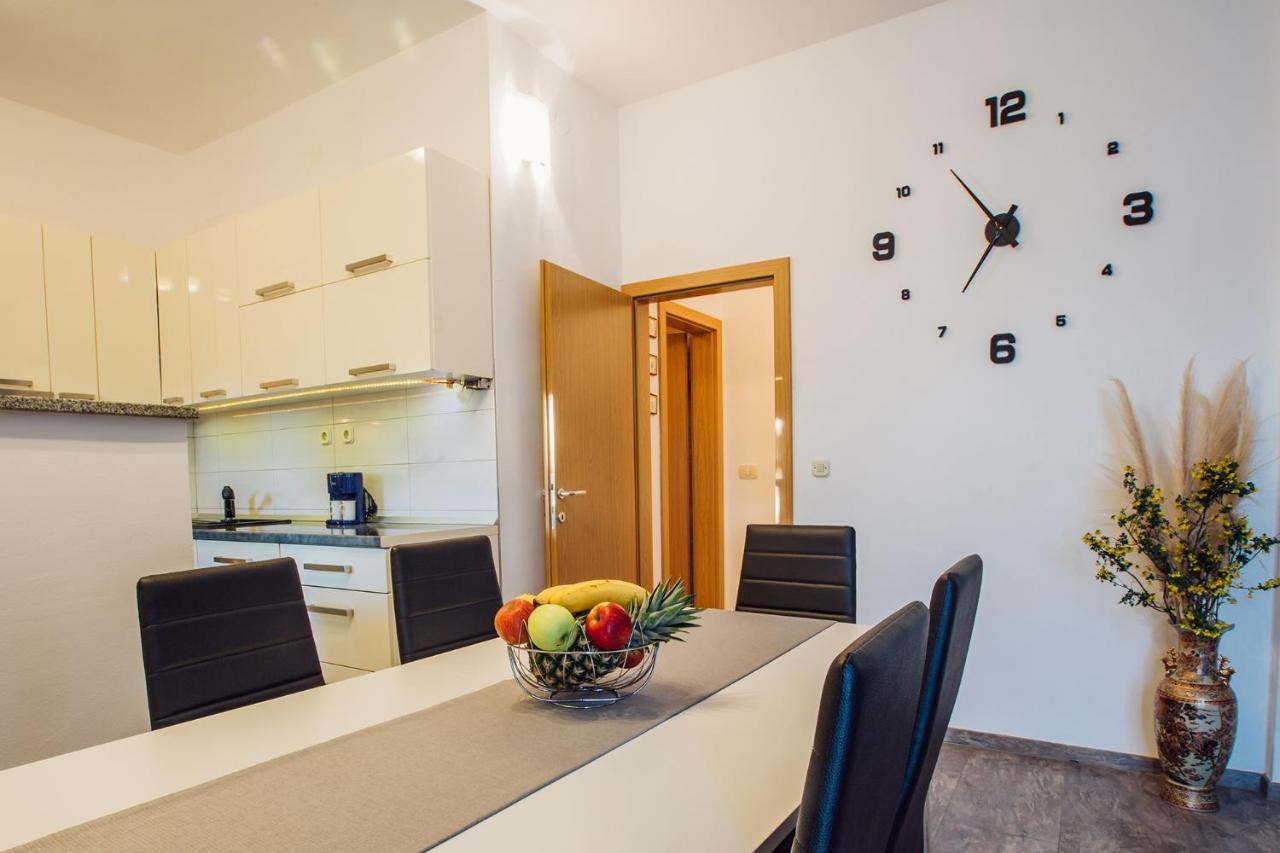 Apartments Essentia Podstrana Bagian luar foto
