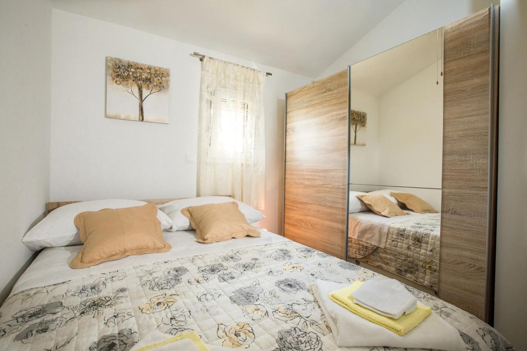 Apartments Essentia Podstrana Bagian luar foto